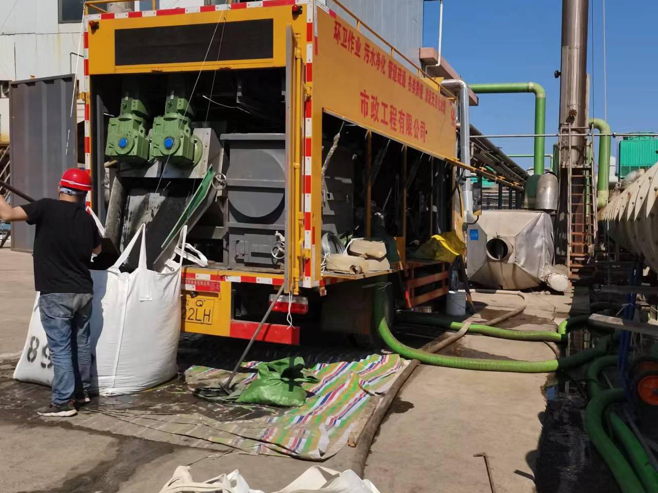 德安淤泥压干处理