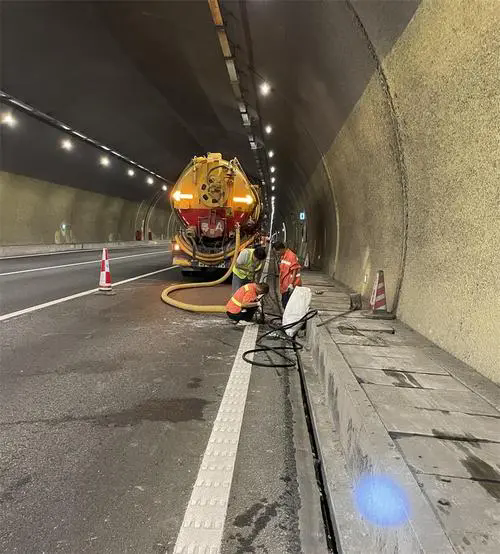 德安隧道排水渠清淤